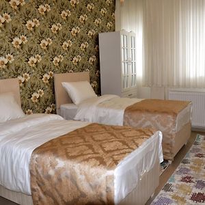 Sar Apartment Suites